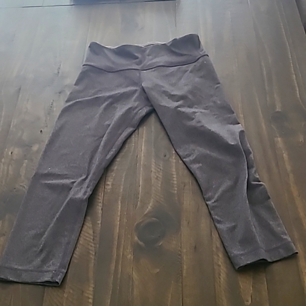 Lululemon small gray work out pants cropped